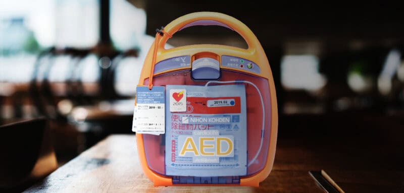 AED-2150｜あらゆる機能と液晶画面。目と耳で分かる日本光電AEDの魅力。